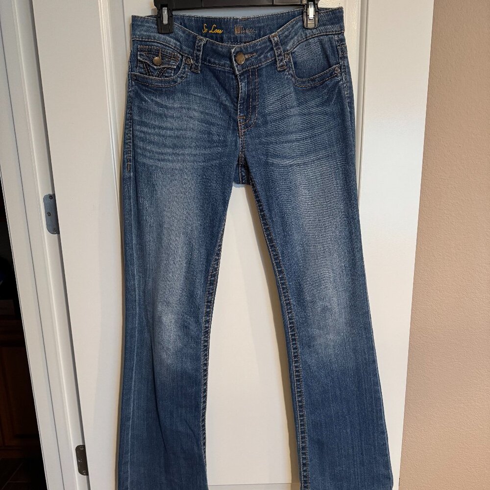 Kut from the Kloth Kate Lowrise Bootcut Jeans, Size 8